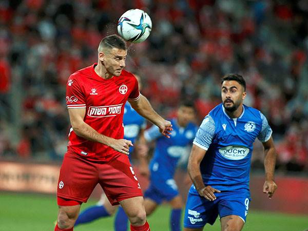 מקבל מחמאות. אבו עביד (דני מרון)