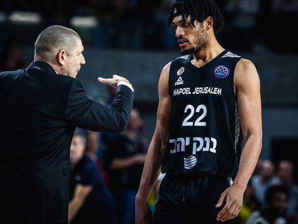 עמיאל. הוא לא לבד בעסק (FIBA)