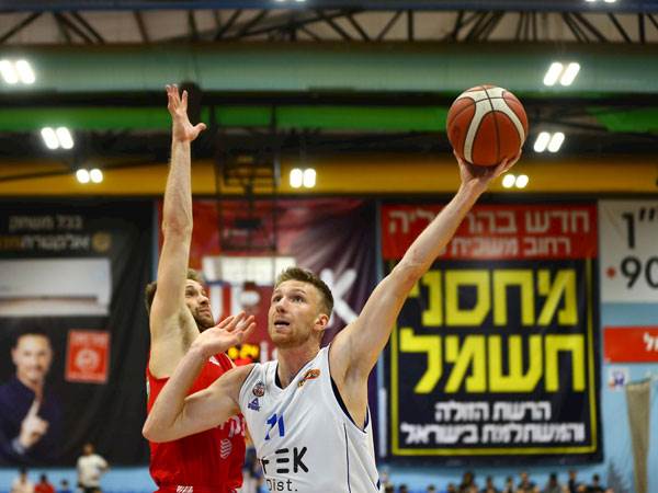 ואן פליט בדרך לטבעת. אכזבה לירושלים (קרדיט: מנהלת הליגה)