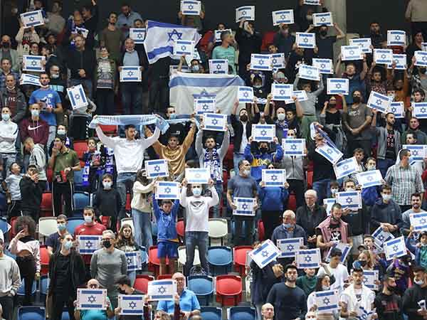 הקהל ביציעים (דני מרון)