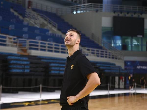 עולם הכדורסל התאחד סביבו (הטוויטר הרשמי של א.א.ק אתונה)