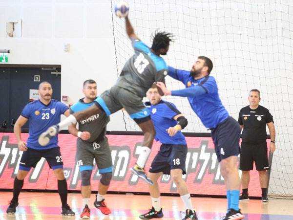 גם הוא זומן. אובינה (צילום: אורן אסולין, מכבי דימונה)