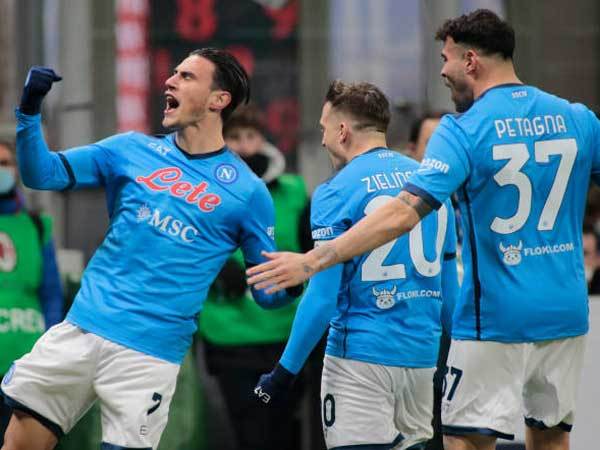 ניצחון חשוב. שחקני נאפולי חוגגים (GETTY)