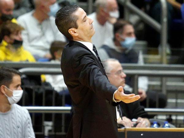 יאניס. זוכרים לו ימים יפים יותר (אלן שיבר)