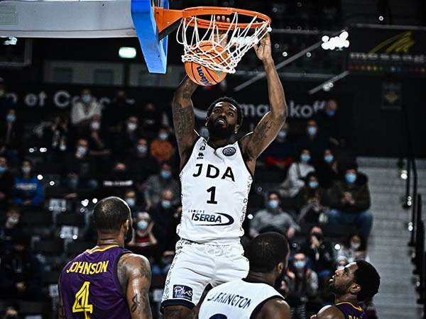 קלי. עשה לסגולים חיים קשים (FIBA)