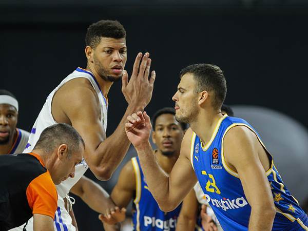 ז'יז'יץ' וטבארס. ראש בראש (GETTY)