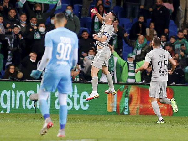 לביא חוגג. אופי הברזל משרת אותו נאמנה (אלן שיבר)