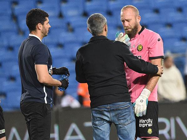 לם מחזק אותו. עמוס (ברני ארדוב)