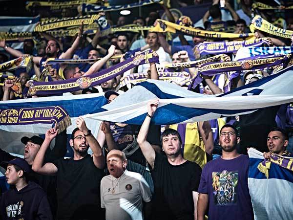 תמיכה יפה שלהם. אוהדי חולון (פיב"א)