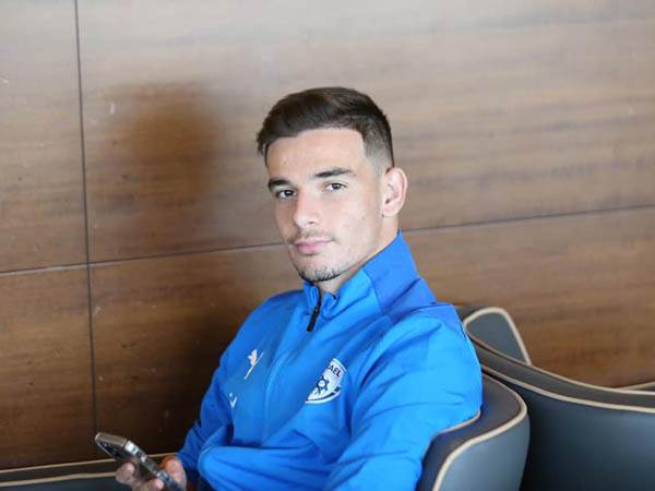 התעכבו בעלייה למטוס (התאחדות לכדורגל)