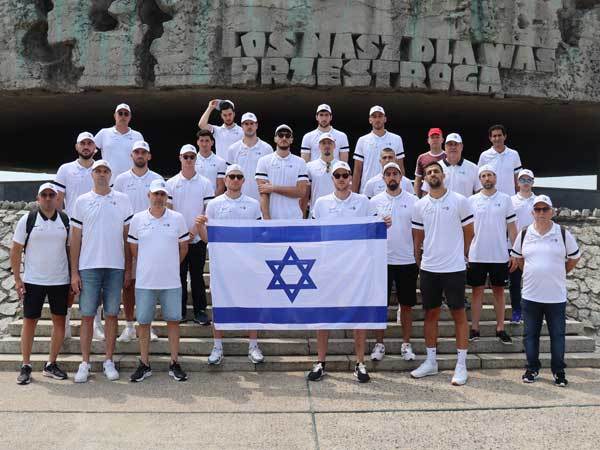 נבחרת ישראל במיידנק (צילום: איגוד הכדורסל)