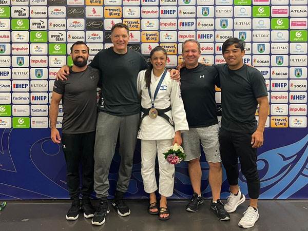 במומנטום. פרימו עם המשלחת הישראלית (איגוד הג'ודו)