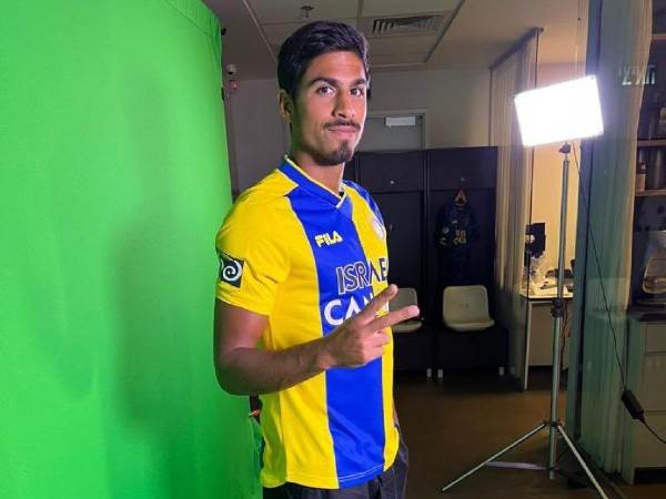 פרץ עם המדים החדשים ישנים, מתוך תמונה שרצה ברשתות