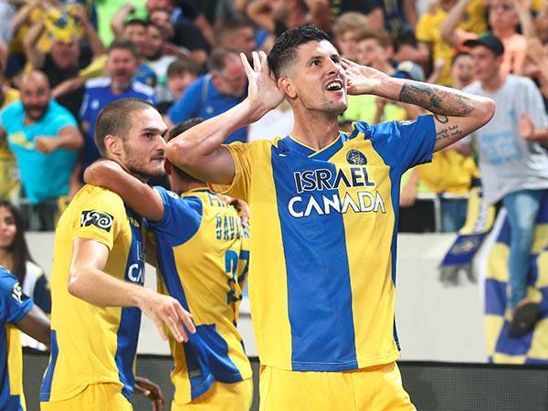 מכבי ת"א כבר ניצחה, לא (רק) את ניס (צילום: אלן שיבר)