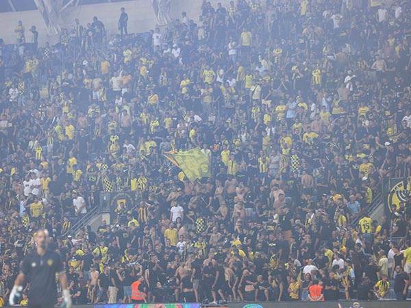 אווירה חמה קיבלה את שתי הקבוצות (צילום: דני מרון)