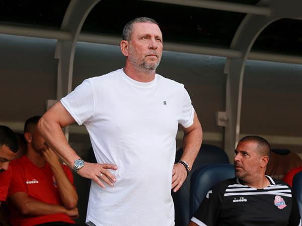 ענה בזעם במסיבת העיתונאים. קלינגר (קובי אליהו)