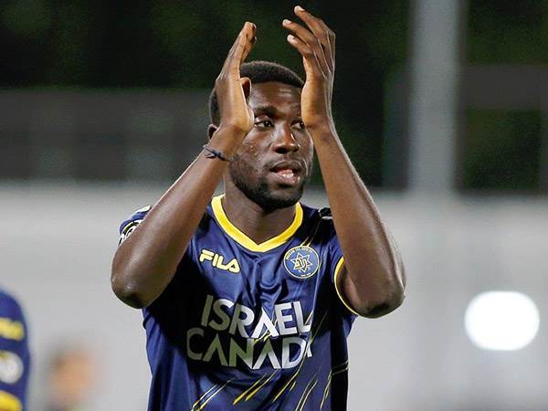 הגיע בהעברה חופשית. לוקאסן (אלן שיבר)