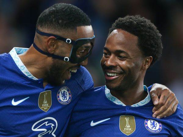 סטרלינג ואובאמיאנג. מנהל ספורטיבי חדש בדרך (Rob Newell - CameraSport via Getty Images)