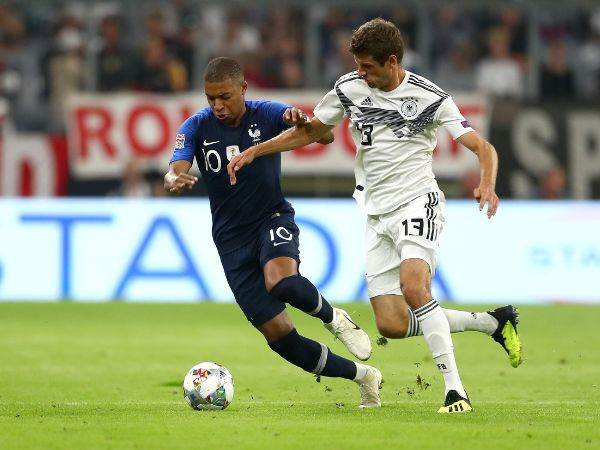 מולר ואמבפה. ייפגשו פעם נוספת? (Lars Baron/Bongarts/Getty Images)