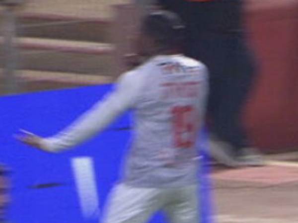 תקרית מכוערת בדוחא, קמארה