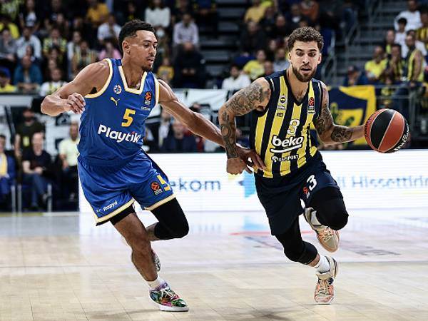 היריבים נהנים מולו (GETTY)