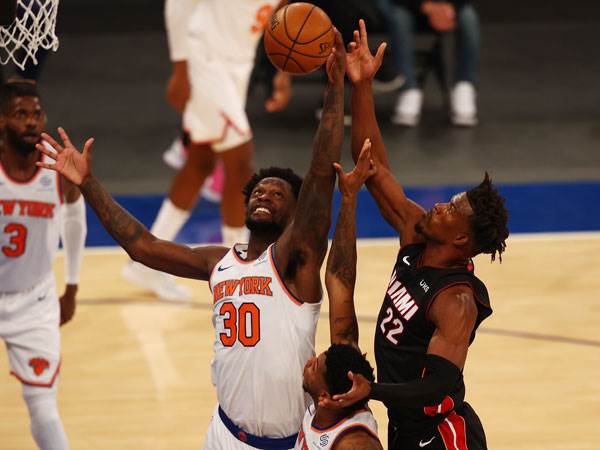 רנדל ובאטלר. בפנים (Mike Stobe/Getty Images)