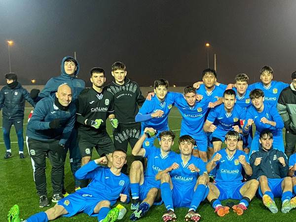 דניאל בתקופתו בחטאפה (השני משמאל, בשורה השנייה של השחקנים בכחול)