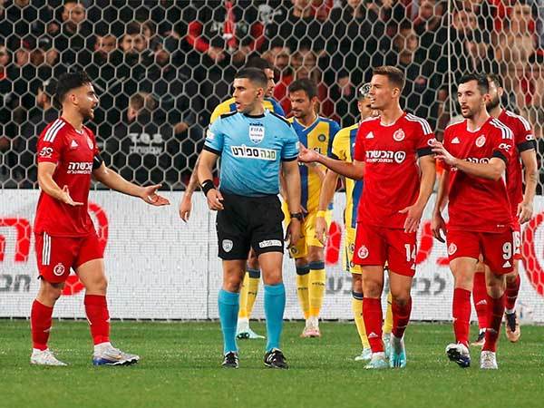 "בעט באוויר" (אלן שיבר)