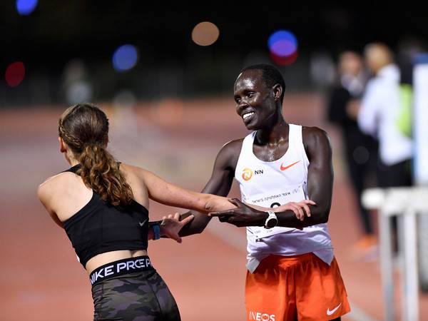 לונה צ'מטאי סלפטר והלה עזרן | צילום: Maxim Dupliy