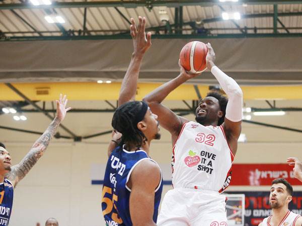 אונואקו. היה טוב בתחילת המשחק השני (קובי אליהו)