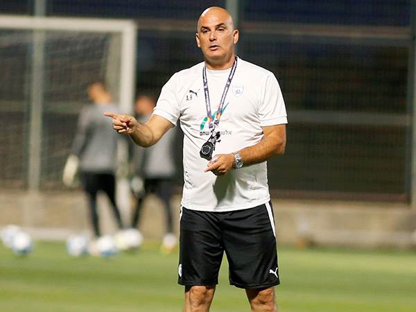 חזן. מצפה לו מבחן לא פשוט (אלן שיבר)