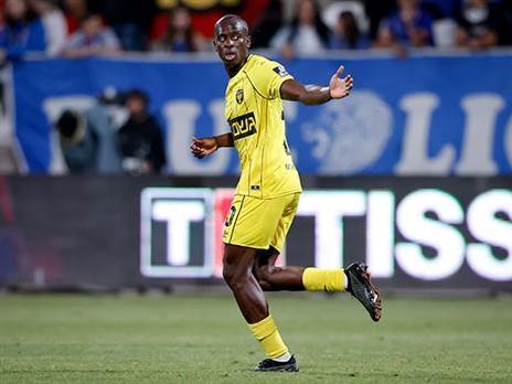 בינתיים הוא פה. אספרייה (סוכנות ג'יני)