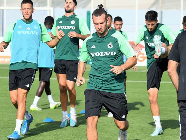 למרות הזמן הקצר, זכה מהם להערכה. שחקני מכבי חיפה (צילום: ראובן כהן, האתר הרשמי של מכבי חיפה)