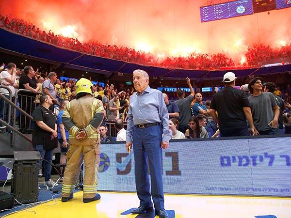 הוביל את ההחלטה. מזרחי (אלן שיבר)