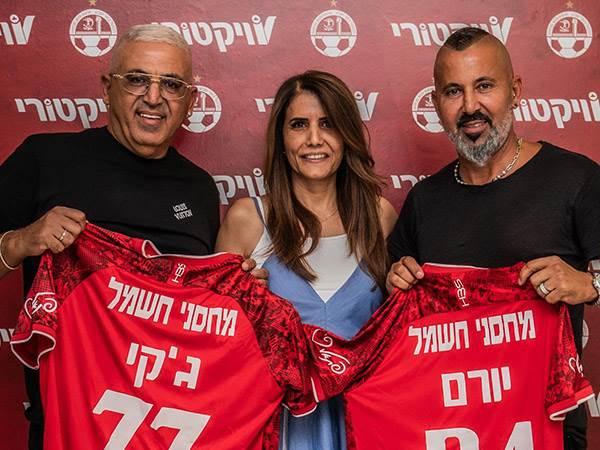 אלונה ברקת עם יורם וג'קי אביסרור (הפועל ב"ש)