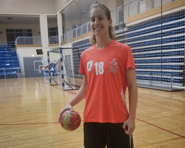 נעה כפרי כשחקנית כדוריד | צילום: פרטי