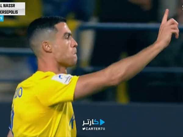 מיד אחרי השריקה, סימן רונאלדו לשופט שאין פנדל