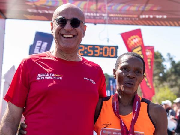 "רואים ביקוש רב מצד הרצים המקומיים". איציק לארי (sportphotography)