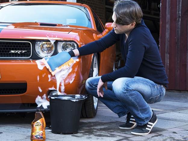 מי שמעדיף שטיפה ידנית - היא לא רק תשמור לכם על הרכב, היא גם פחות מסוכנת