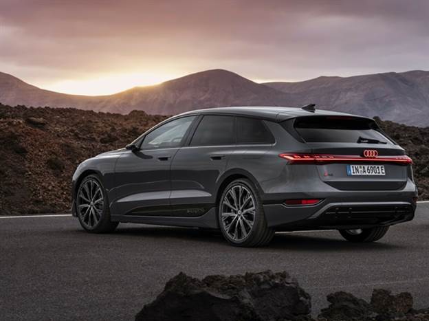 כן, יש גם סטיישן. לא נראה אותה בארץ כמובן