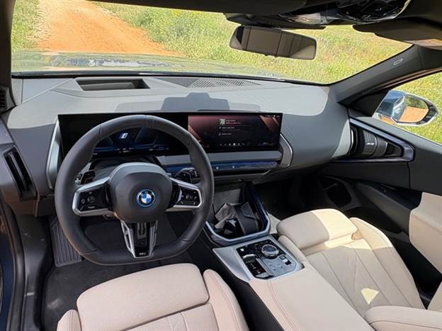 תא הנוסעים נעים עם איכות חומרים והרכבה גבוהה