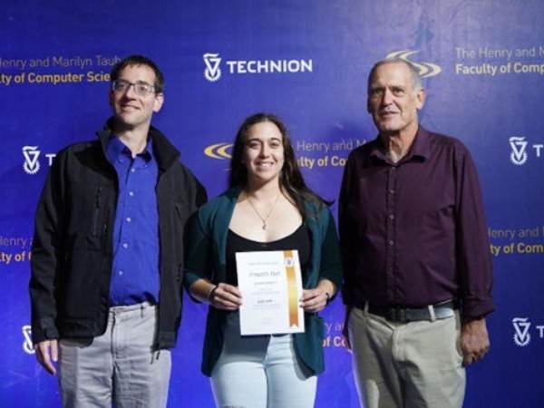 בטקס מצטייני נשיא בטכניון. מימין: דיקן הפקולטה לשעבר, פרופ` דני רז. משמאל: סגן הדיקן פרופ` יובל פילמוס