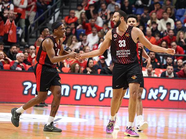 חמישי ברציפות (אלן שיבר)