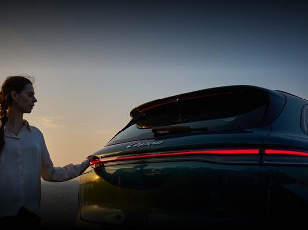 חלק אחורי משתפל קלות ובהתאם לא יציע 7 מקומות