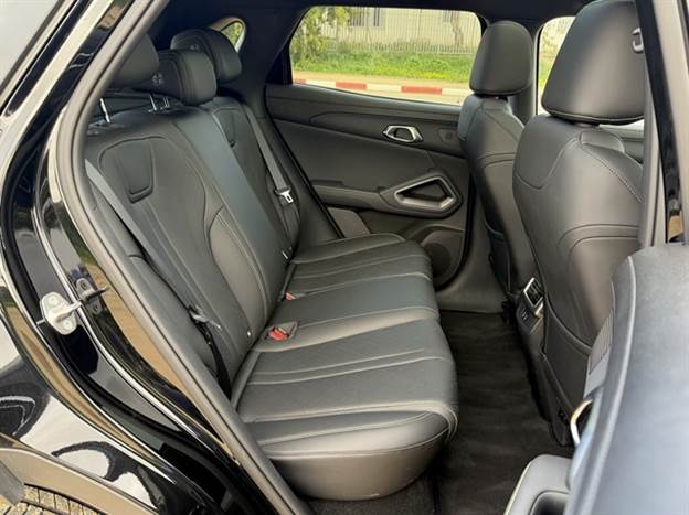 מושב אחורי מרווח דיו, בזכות המבנה הקובייתי