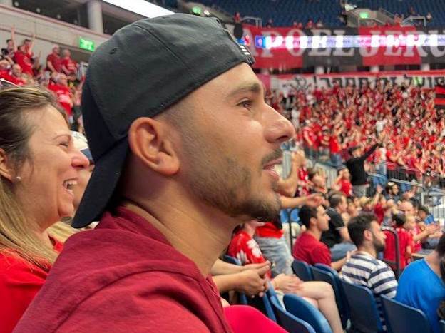 “אימו מנחמת, למרות שזה צריך להיות ההפך“