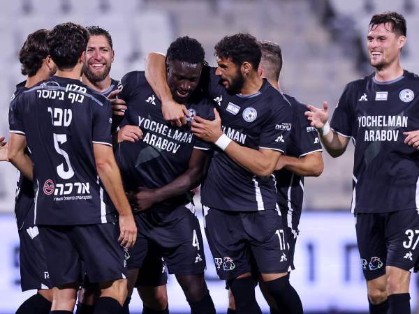 סמביניה כבש את הראשון במשחק (מאור אלקסלסי)