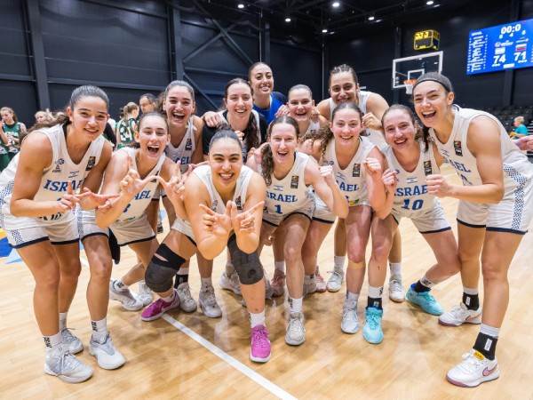 אל תעירו אותן (FIBA)