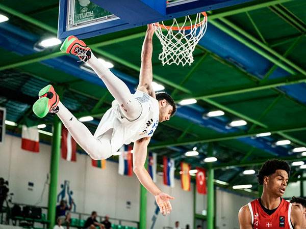 הגיע בגדול ברבע האחרון. ארונוב (FIBA)