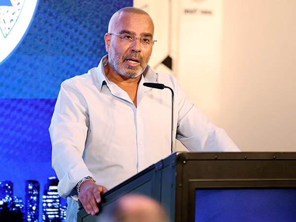“חילוקי הדעות לא חוצים אותנו“. בן טל (אלן שיבר)